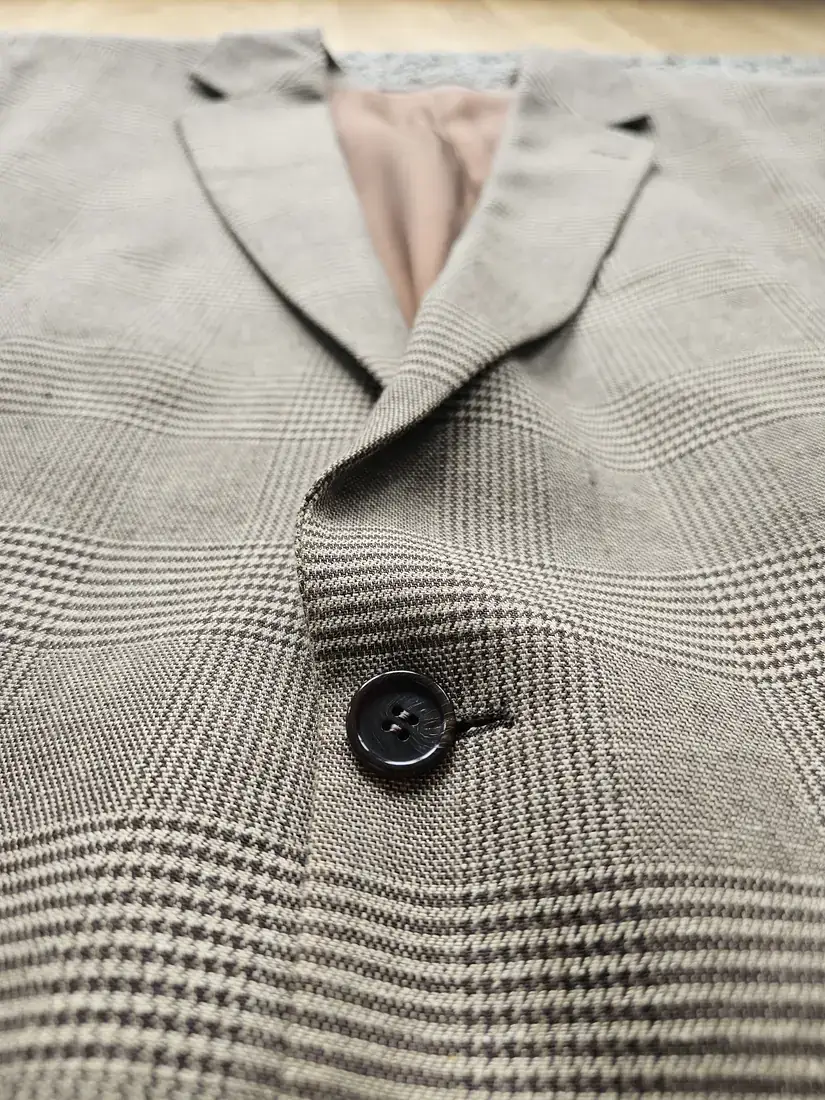 Glencheck-Sakko mit dunklem Knopf, Detail